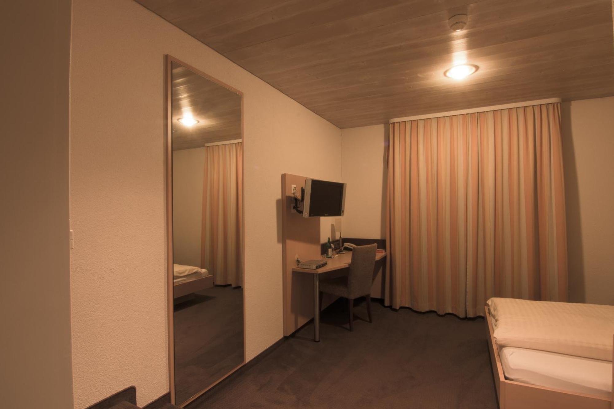 Hotel Zum Goldenen Kreuz Frauenfeld Kamer foto